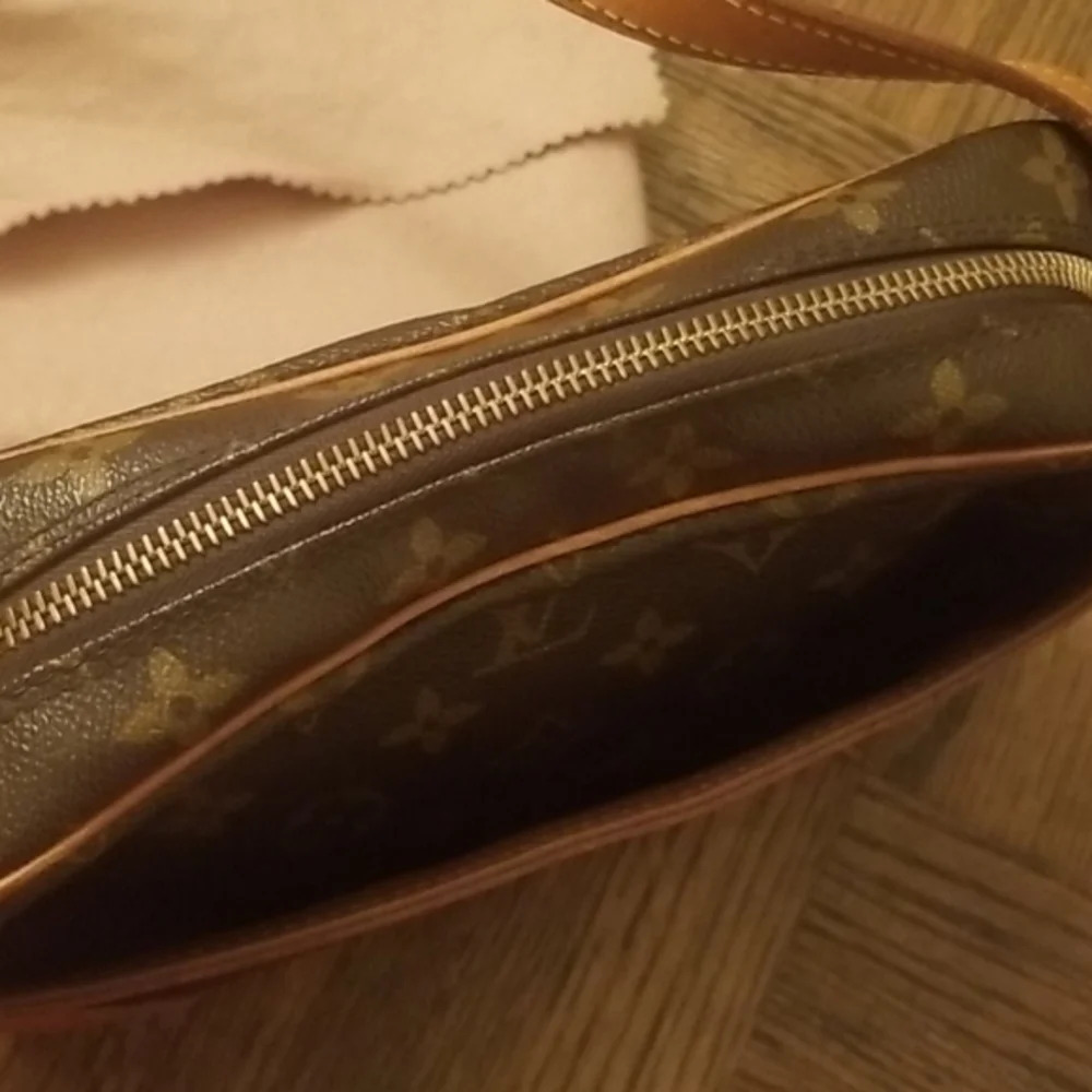 Louis Vuitton Monogram Trocadero Crossbody Bag - Picture 4 of 16